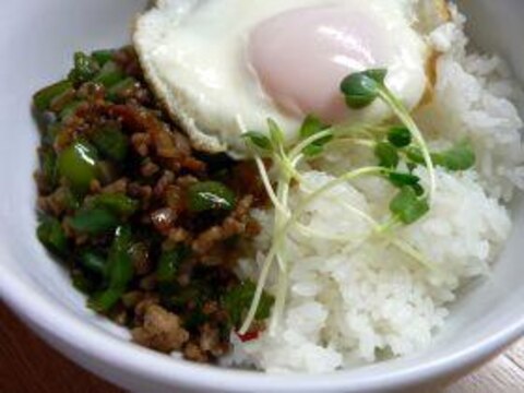 豚ひき肉のまぜまぜ丼